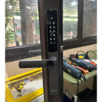 Khóa cửa nhôm thông minh EZVIZ DL06